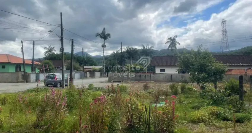 Casa com amplo terreno - Rio Bonito - Joinville/SC 1.045m²