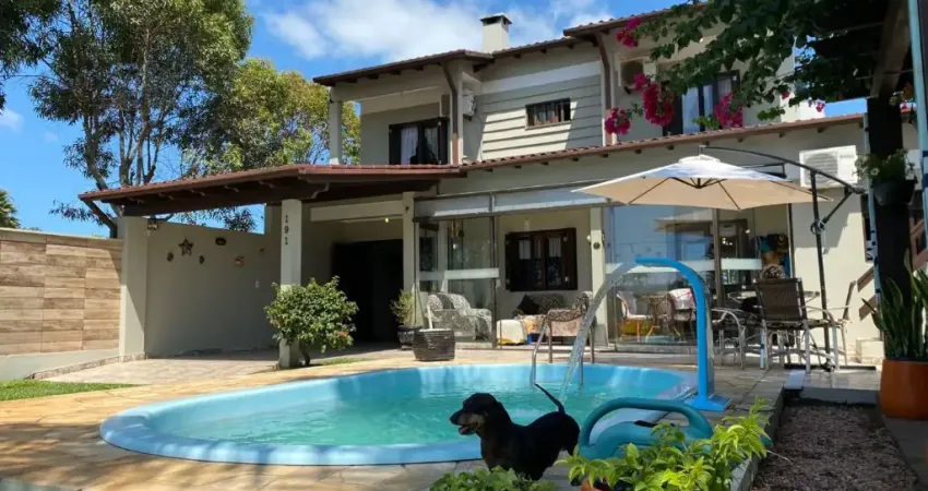SUA CASA NA PRAIA , SOBRADO à venda próxima do centro de Xangri-lá/RS