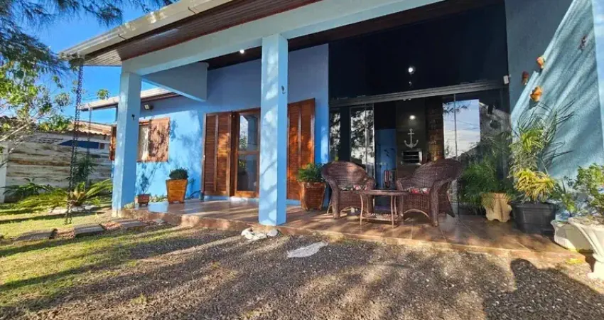 Oportunidade na Praia: Imóvel com Piscina e Localização Privilegiada