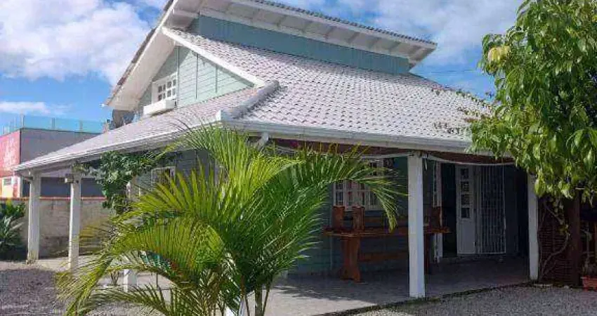 Casa com 2 dormitórios à venda, 114 m² por R$ 690.000,00 - Pinheira - Palhoça/SC