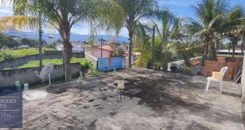 Casa à venda no Balneário dos Golfinhos, Caraguatatuba
