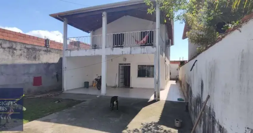 Casa à venda no Jaraguá, Caraguatatuba