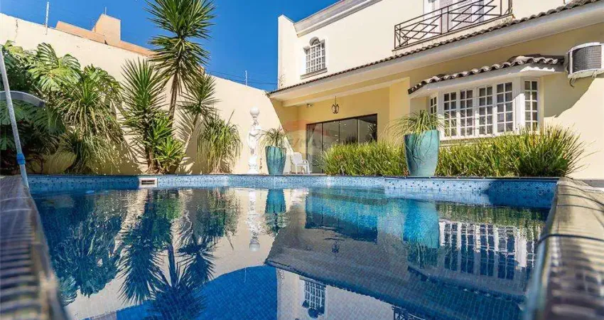Casa à Venda na Penha com 4 Quartos, 4 Suítes, Piscina aquecida, Edícula, Salão de Festas e 4 Vagas de Garagem