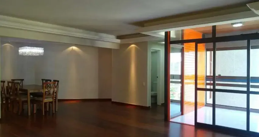 Apartamento localizado no bairro jardim em santo andré, possui 175m² de área útil.