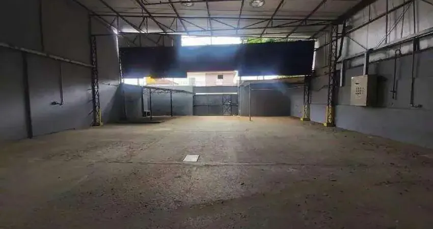 Galpão industrial localizado no bairro fundação em são caetano do sul, possui 243m² de área construída.