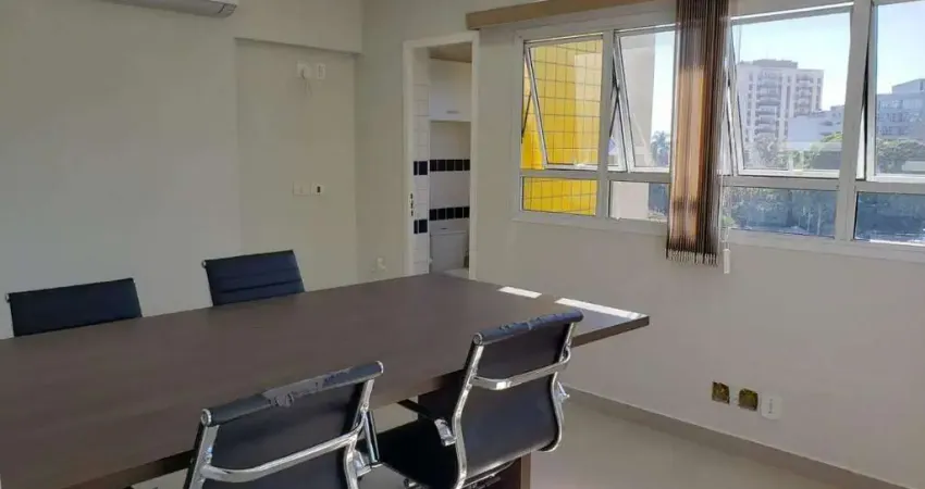 Sala comercial localizada no bairro centro em santo andré, possui 49m² de área útil.