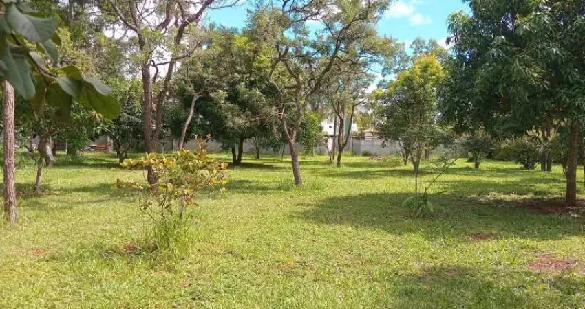 SMPW 11 - Casa térrea, Galpão com 200m2, área verde com 1.800 m2 !