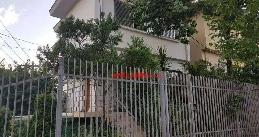 Sobrado Espaçoso, Iluminado e com Excelente Localização na Vila Monumento!