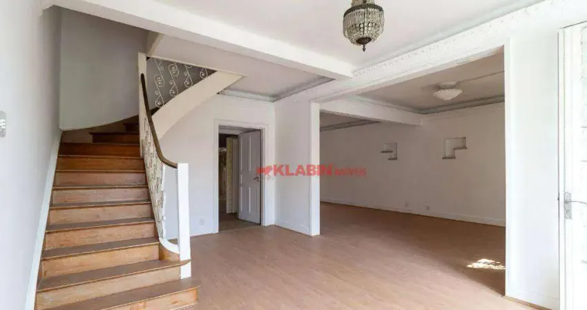 Sobrado com 335m² de Área Construída - 3 Quartos sendo 1 Suíte com 3 Vagas de Garagem - Localização Espetacular na Aclimação Próximo ao Parque