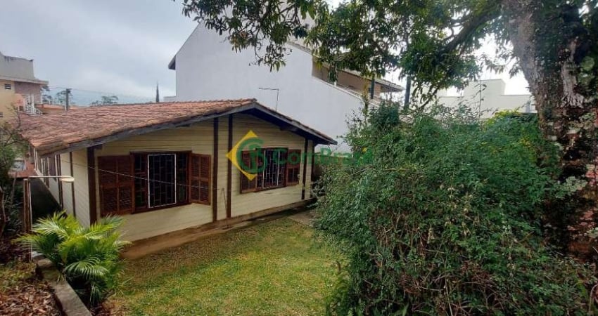 Casa de madeira com 3 dormitórios, Vila Suíssa, Mogi das Cruzes