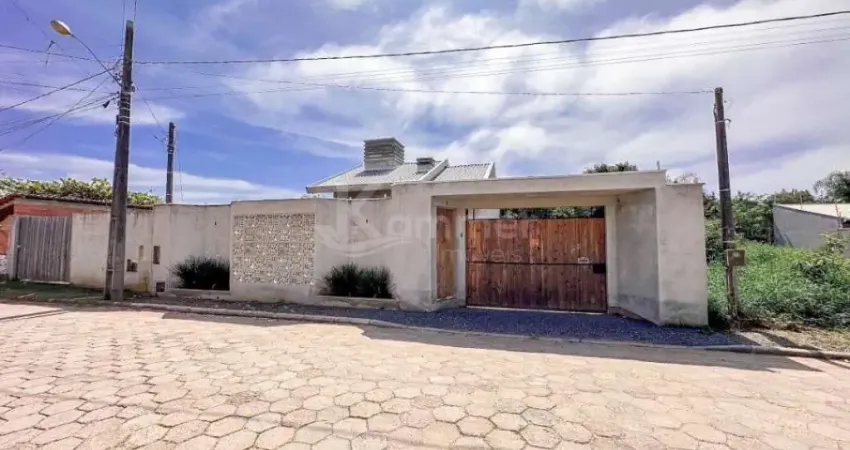 Casa com 3 dormitórios sendo uma suíte a venda em Piçarras