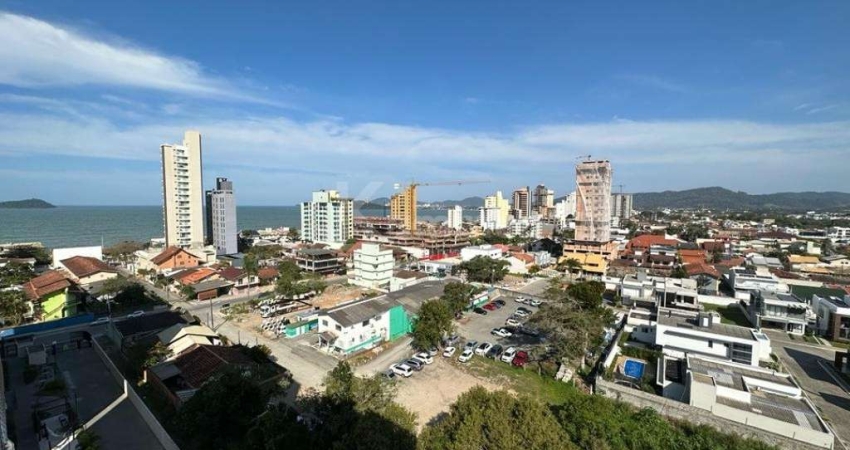 Apartamento mobiliado em Balneário Piçarras com vista mar, 2 quartos e ampla área de lazer.