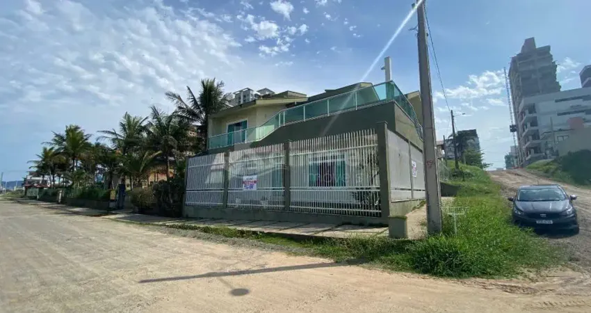 Casa frente mar com 6 dormitórios a venda em Piçarras