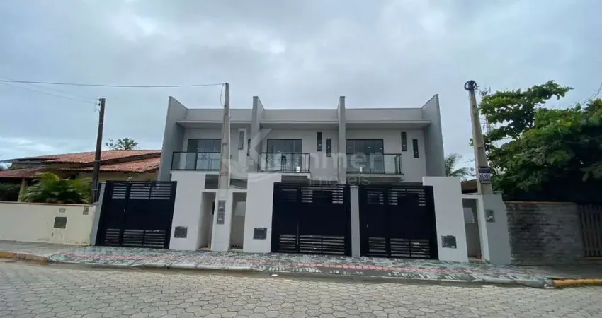 Sobrado com 3 dormitórios sendo uma suite a venda em Piçarras