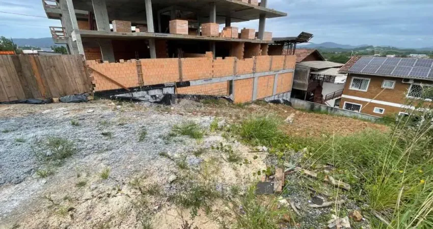 Terreno à venda em Balneário Piçarras-SC, bairro Itacolomi, com 300m² de área. Venha conferir!