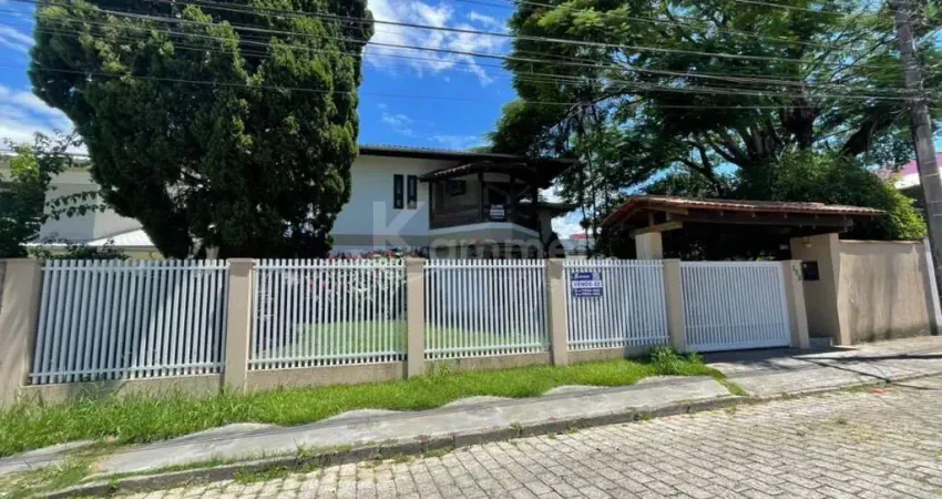 Imperdível oportunidade: casa à venda em Blumenau-SC, 4 quartos, 1 suíte, 2 salas, 3 banheiros, 10 vagas de garagem, 180m².