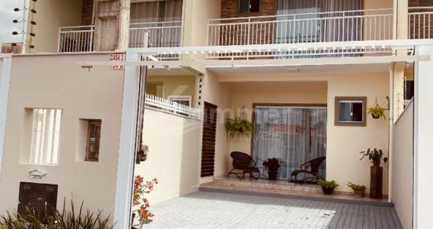 Imóvel à venda em Balneário Piçarras-SC, bairro Itacolomi: 3 quartos, 1 suíte, 2 banheiros, 2 vagas de garagem, 93m².