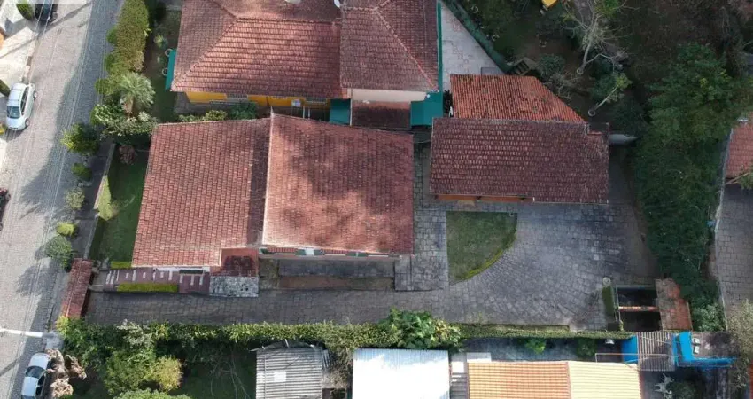 Casa para Venda em Teresópolis, Jardim Europa, 4 dormitórios, 2 suítes, 1 banheiro, 4 vagas