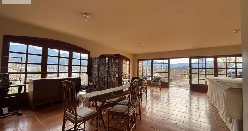 Casa para Venda em Teresópolis, Parque São Luiz, 4 dormitórios, 2 suítes, 2 banheiros, 4 vagas