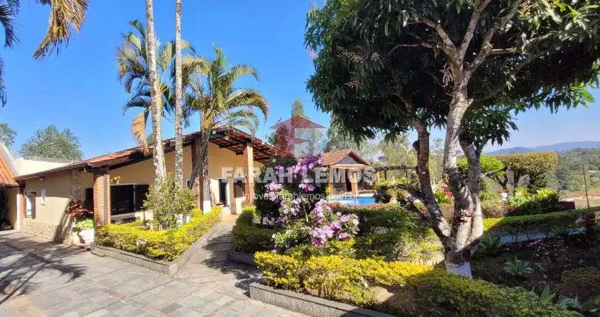 Oportunidade linda casa mobiliada em condominio. aceita financiamento / financia.