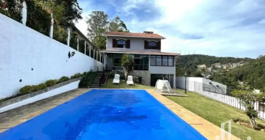 Imóvel Residencial de Alto Padrão para Venda em Teresópolis-RJ, Bairro Pimenteiras: 4 quartos, 1 suíte, 2 salas, 5 banheiros, 4 vagas, 248m².