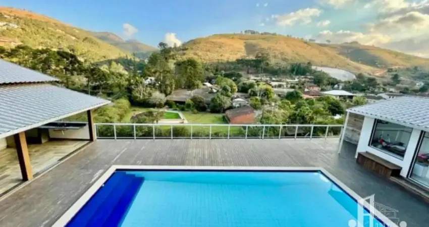 Linda casa à venda em teresópolis-rj, bairro albuquerque: 3 quartos, 3 suítes, 2 salas, 3 banheiros, 4 vagas, 300m²!