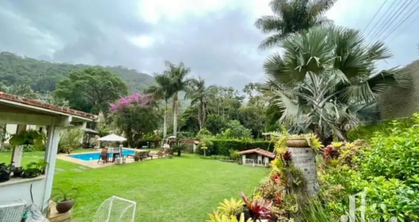 Imperdível casa à venda em teresópolis-rj, bairro albuquerque: 4 quartos, 2 suítes, 2 salas, 4 banheiros, 2 vagas, 150m²!