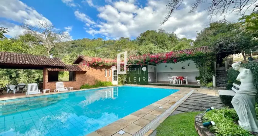 Magnífico Sítio à Venda em Teresópolis-RJ, Bairro Quebra Frascos: 7 Quartos, 1 Suíte, 2 Salas, 4 Banheiros, 6 Vagas, 7.587 m² de Área