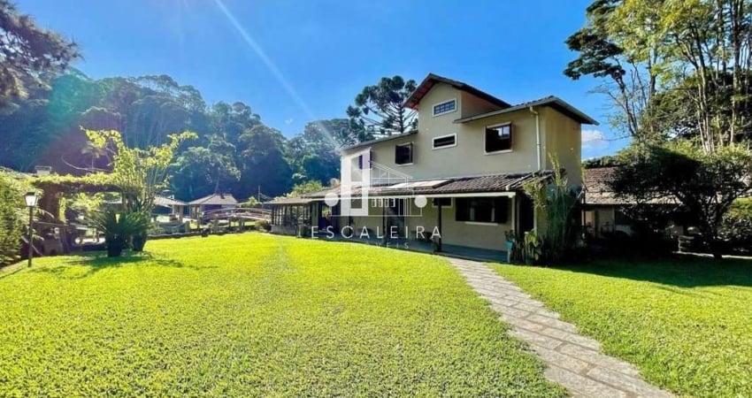 Casa em Condomínio na Vargem Grande, Teresópolis-RJ: 5 Quartos, 2 Suítes, 4 Banheiros, 10 Vagas, 132m².