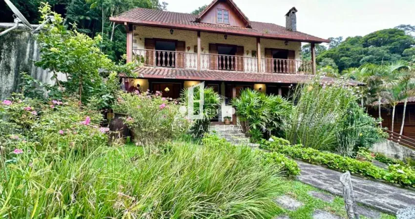 Magnífica casa em condomínio à venda em teresópolis-rj, bairro carlos guinle  5 quartos, 1 suíte, 2 salas, 4 banheiros, 6 vagas, 322m².