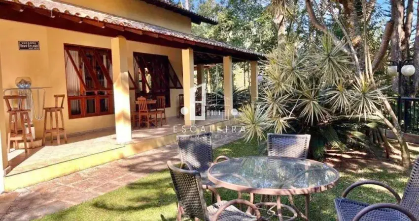 Residência de alto padrão em condomínio na Fazenda Boa Fé, Teresópolis-RJ - 3 quartos, 3 suítes, 2 salas e mais!