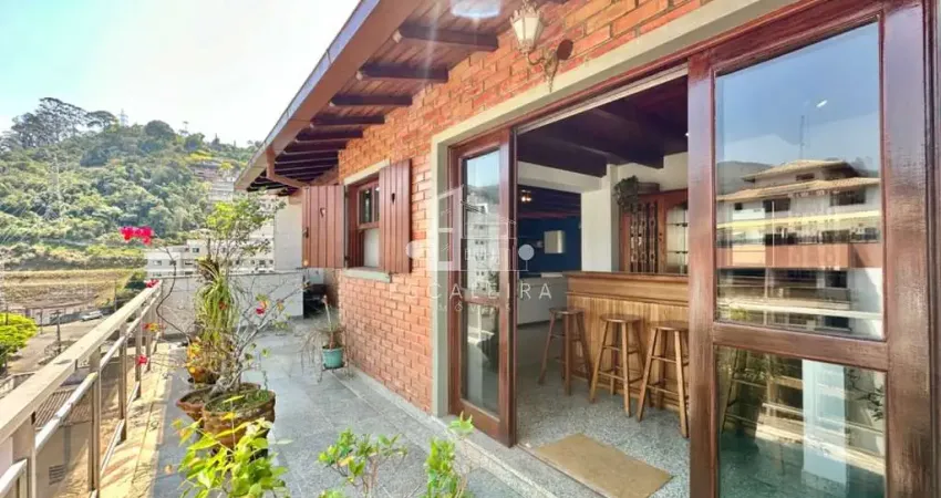 Cobertura à venda em teresópolis-rj, bairro agriões: 3 quartos, 1 suíte, 2 salas, 4 banheiros, 3 vagas de garagem, 124m².