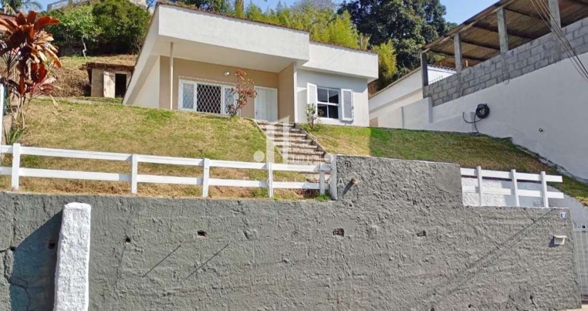 Casa à venda no Vale do Paraíso, Teresópolis-RJ: 2 quartos, 2 salas, 2 banheiros, 80m² de area