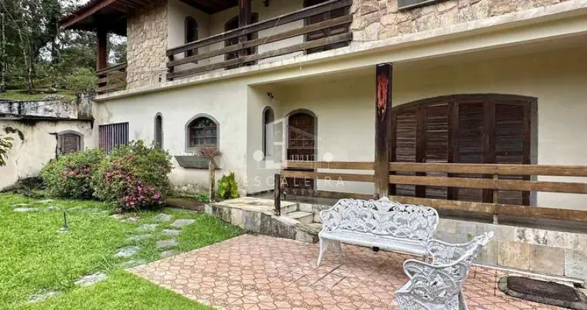 Casa em condomínio à venda em teresópolis-rj, bairro carlos guinle: 3 quartos, 3 suítes, 4 banheiros, 7 vagas, 316,85 m² de área