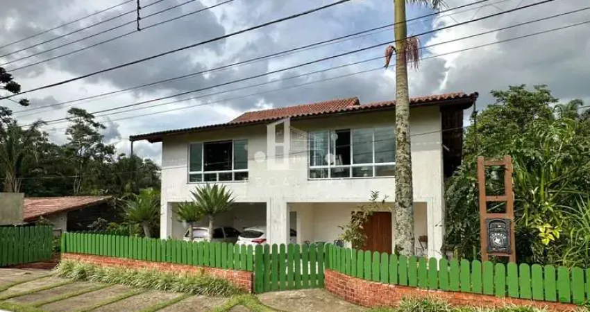 Espetacular casa de 5 quartos e 4 suítes em condomínio de alto padrão em Teresópolis-RJ, bairro Carlos Guinle, Granja Comary!