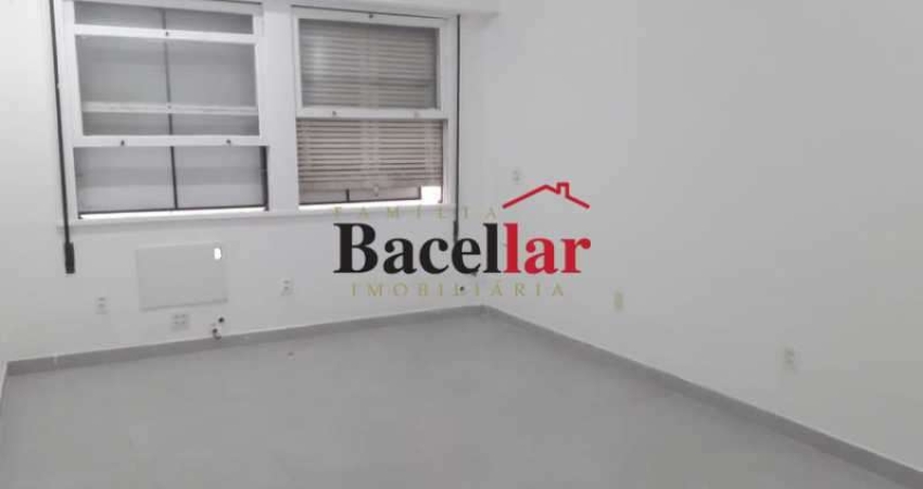 Sala comercial com 1 sala à venda na Rua Mayrink Veiga, Centro, Rio de Janeiro