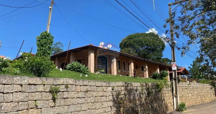 EXCELENTE CASA A VENDA NO BOM RETIRO COM 348 M2 DE AREA UTIL E 1300 M2 DE TERRENO (2 CASAS)