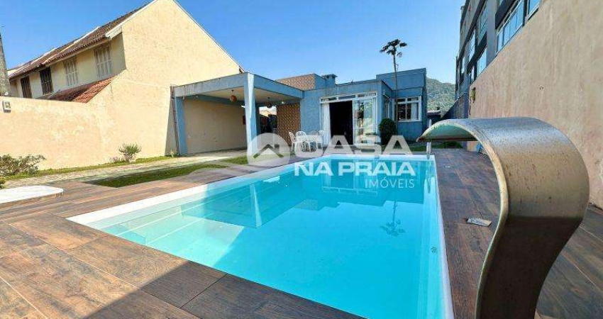 REF. 315 - Casa com Piscina em Caiobá