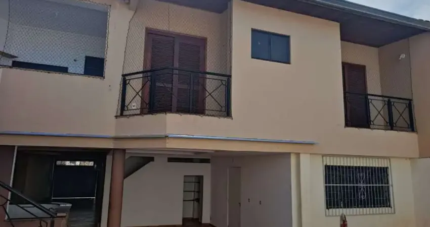 Excelente sobrado, próx ao UPA Bela Vista, 3 quartos, 03 suítes, em Vila Lemos, Bauru - SP