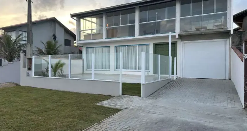Casa com 3 quartos à venda na Avenida Atlântica, 816, Praia do Ervino, São Francisco do Sul
