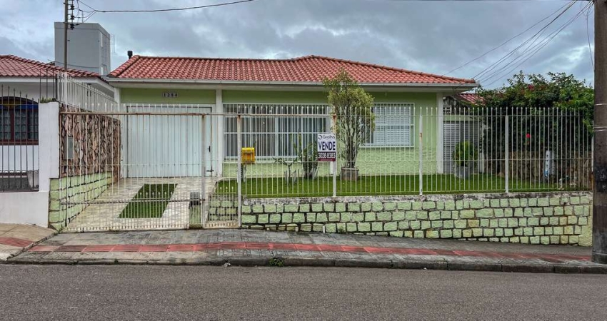 CASA A VENDA COM 4 DORMITÓRIOS, SUITE E EDICULA NO JARDIM ATLANTICO EM FLORIANÓPOLIS/SC