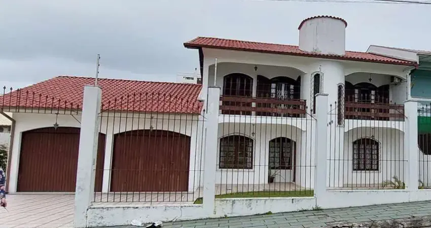 Casa com 4 quartos à venda no Barreiros, São José 