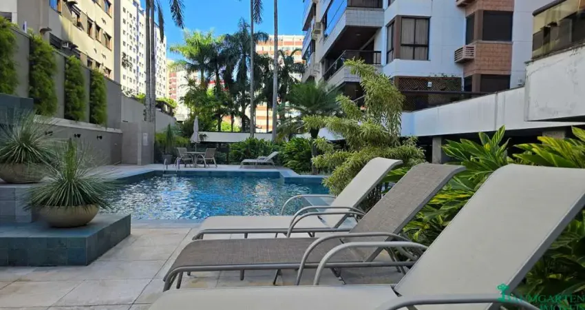 APARTAMENTO  MOBILIADO E DECORADO, LOCALIZADO NO CENTRO DE FLORIANÓPOLIS.