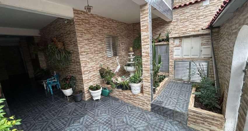 Casa 2 Quartos 2 Sacadas , sendo 4 casas para  renda  - Vila Jaguara