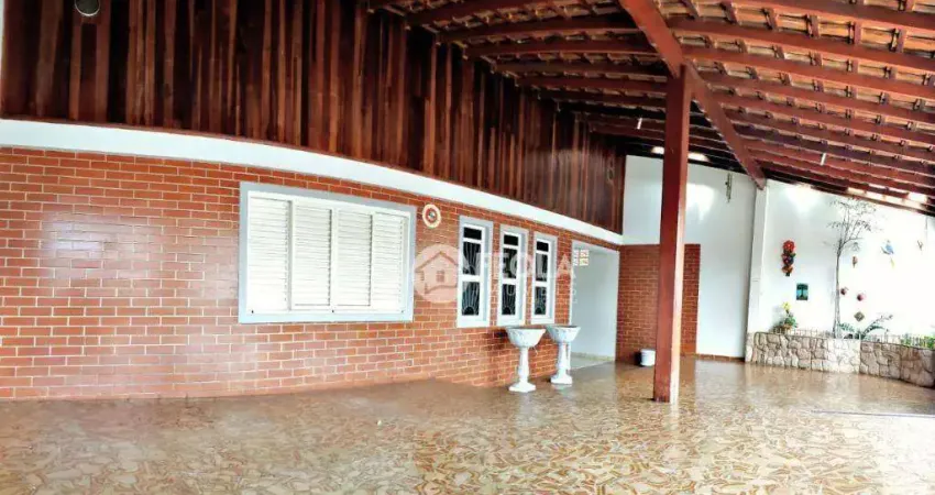 Casa com 3 dormitórios à venda, 180 m² por R$ 330.000,00 - Antônio Zanaga I - Americana/SP