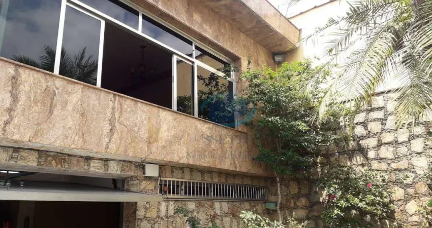 Sobrado de 10 X 32 metros,com 7 vagas de garagem,excelente para comercial ou residencial,entrada lateral,salão de festas coberto com churrasqueira.