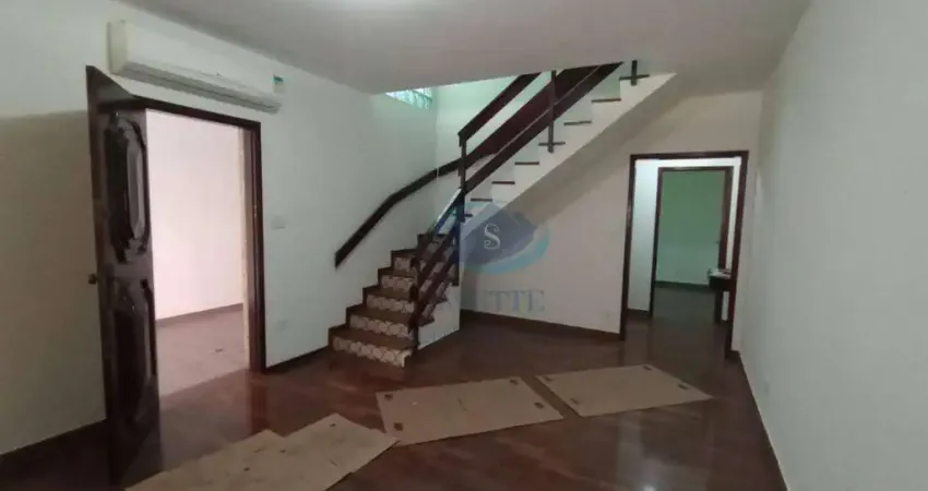 Sobrado a venda de 3 dormitórios, sendo uma suíte, com 5 vagas, na Vila São José