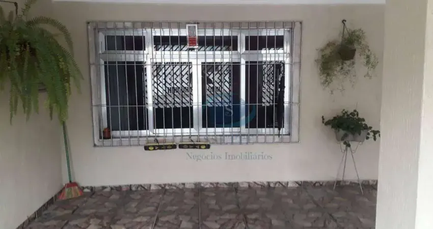 Casa Térrea com 3 dormitórios,1 suíte,2 vagas cobertas e livres,entrada lateral,edicula nos fundos,aceita proposta,impecável.