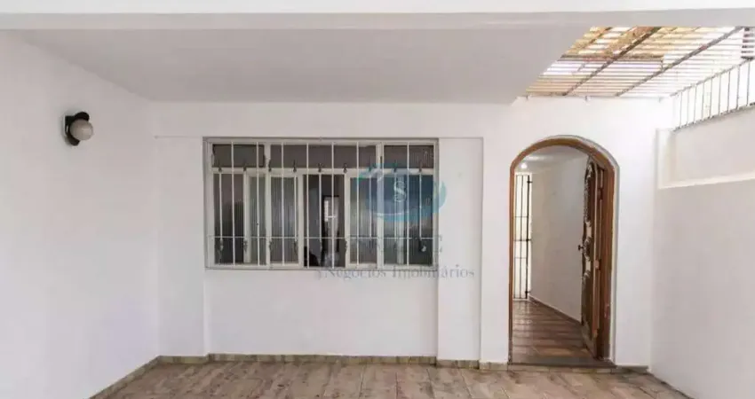 Sobrado a venda com 3 dormitórios, sendo uma suíte, com 2 vagas no Jardim Maria Estela