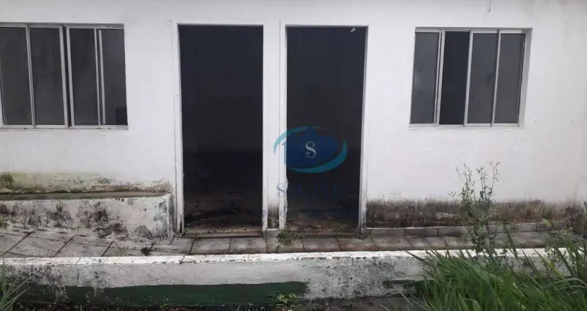Casa térrea no miolo do bairro do ipiranga com 2 dormitórios,sala de estar e jantar,cozinha,quintal com 2 ediculas,2 vagas,aceita proposta.